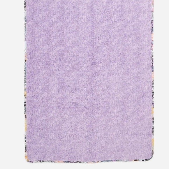 Vera Bradley Fluffy Fleece Blanket in Palm Floral NWT - Picture 2 of 6